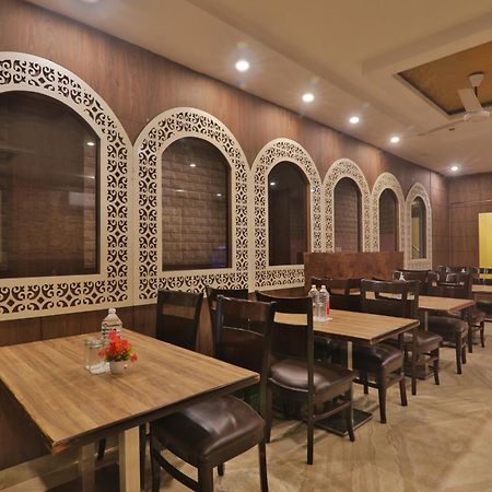 Hotel Janki Inn Sigra 2 Km From Kashi Vishwanath Dham Varanasi Exterior foto