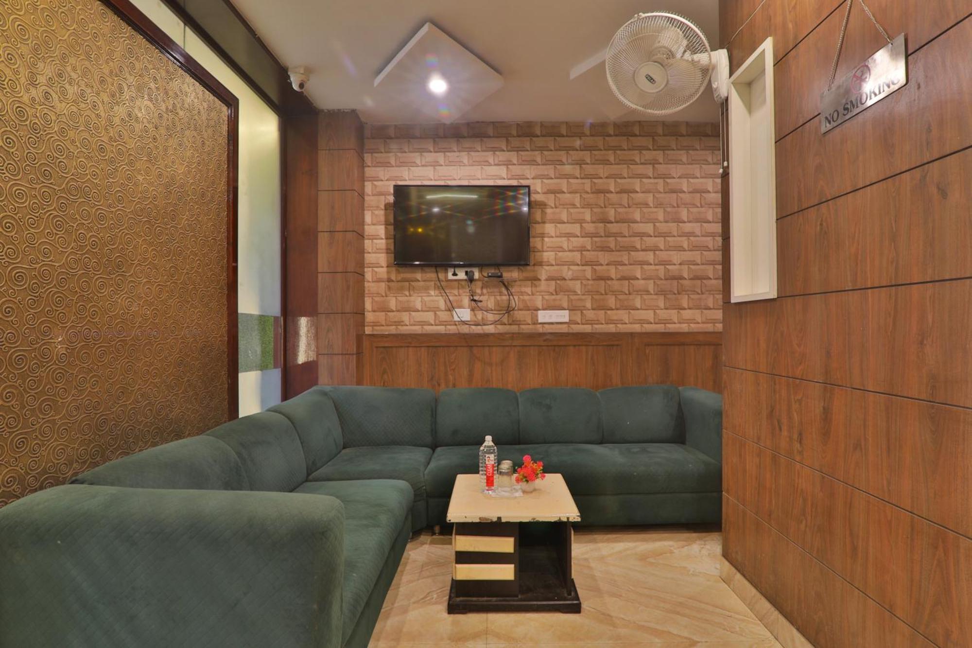 Hotel Janki Inn Sigra 2 Km From Kashi Vishwanath Dham Varanasi Exterior foto