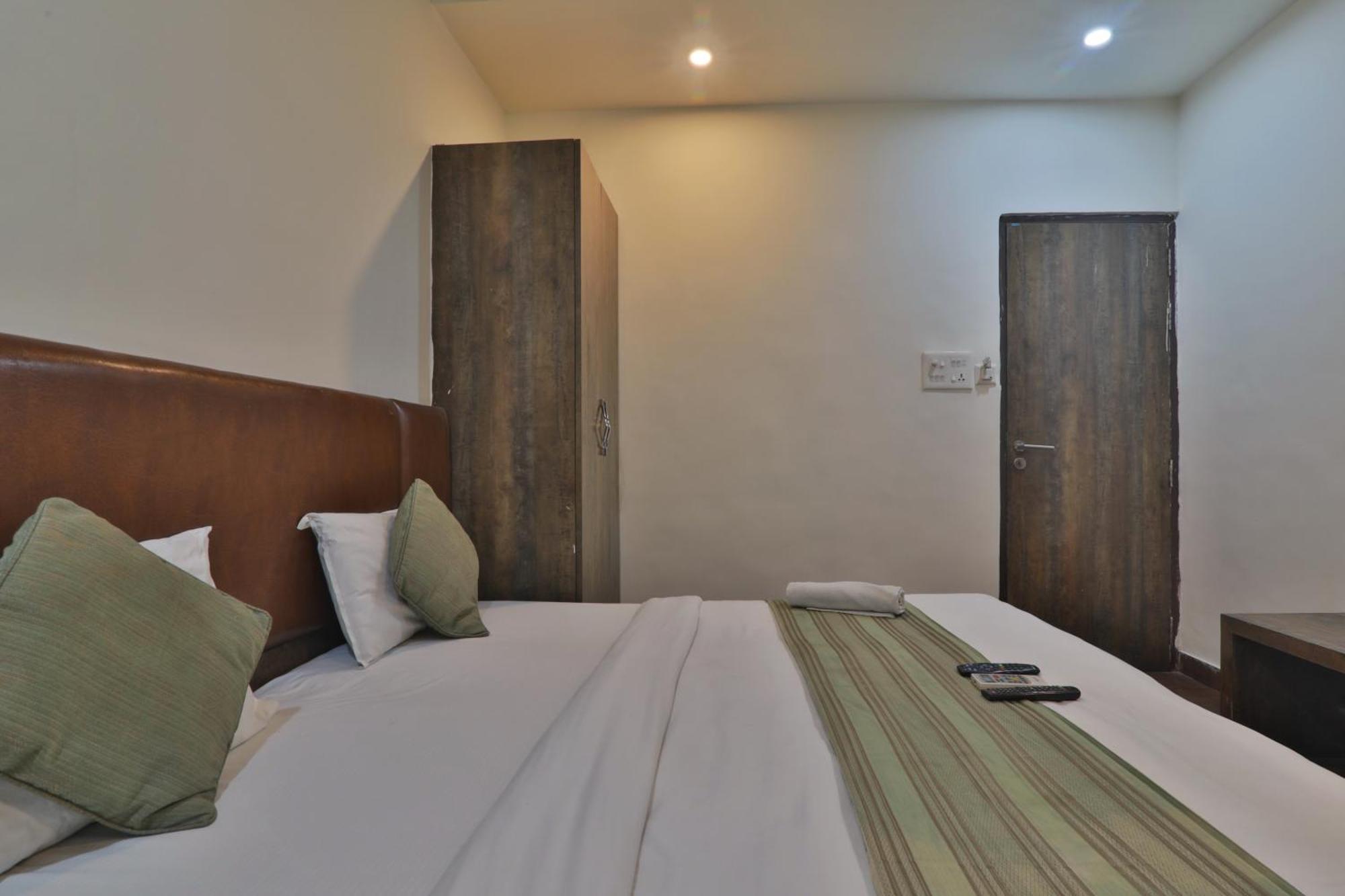 Hotel Janki Inn Sigra 2 Km From Kashi Vishwanath Dham Varanasi Exterior foto