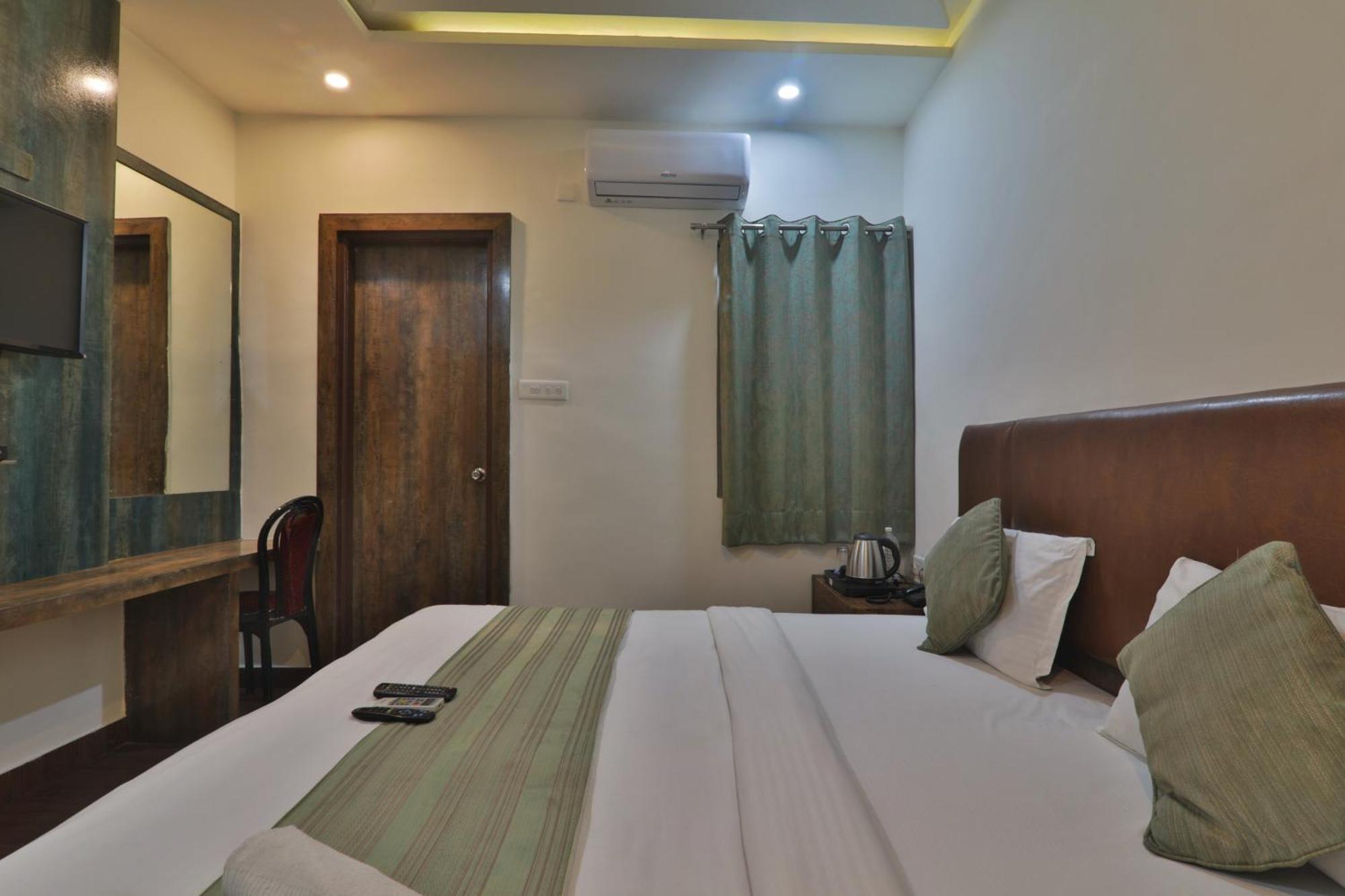 Hotel Janki Inn Sigra 2 Km From Kashi Vishwanath Dham Varanasi Exterior foto